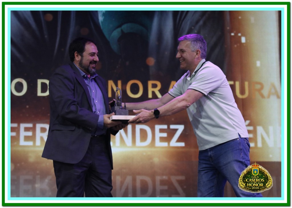 Héctor Sin me entregó el premio, algo que fue también estupendo.
