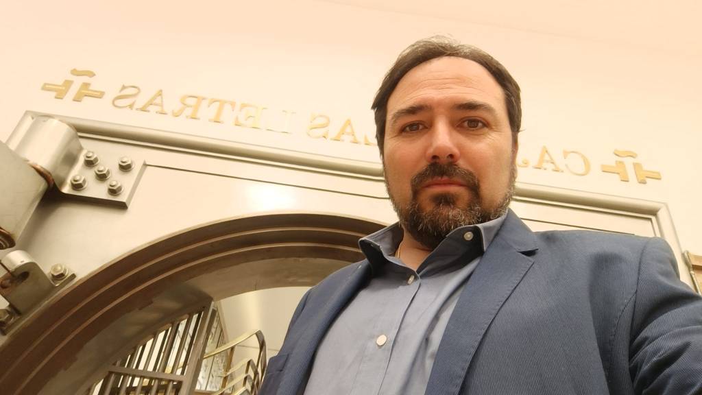 Javier Fernández justo antes de la entrega de los III Premios A de Literatura Infantil.